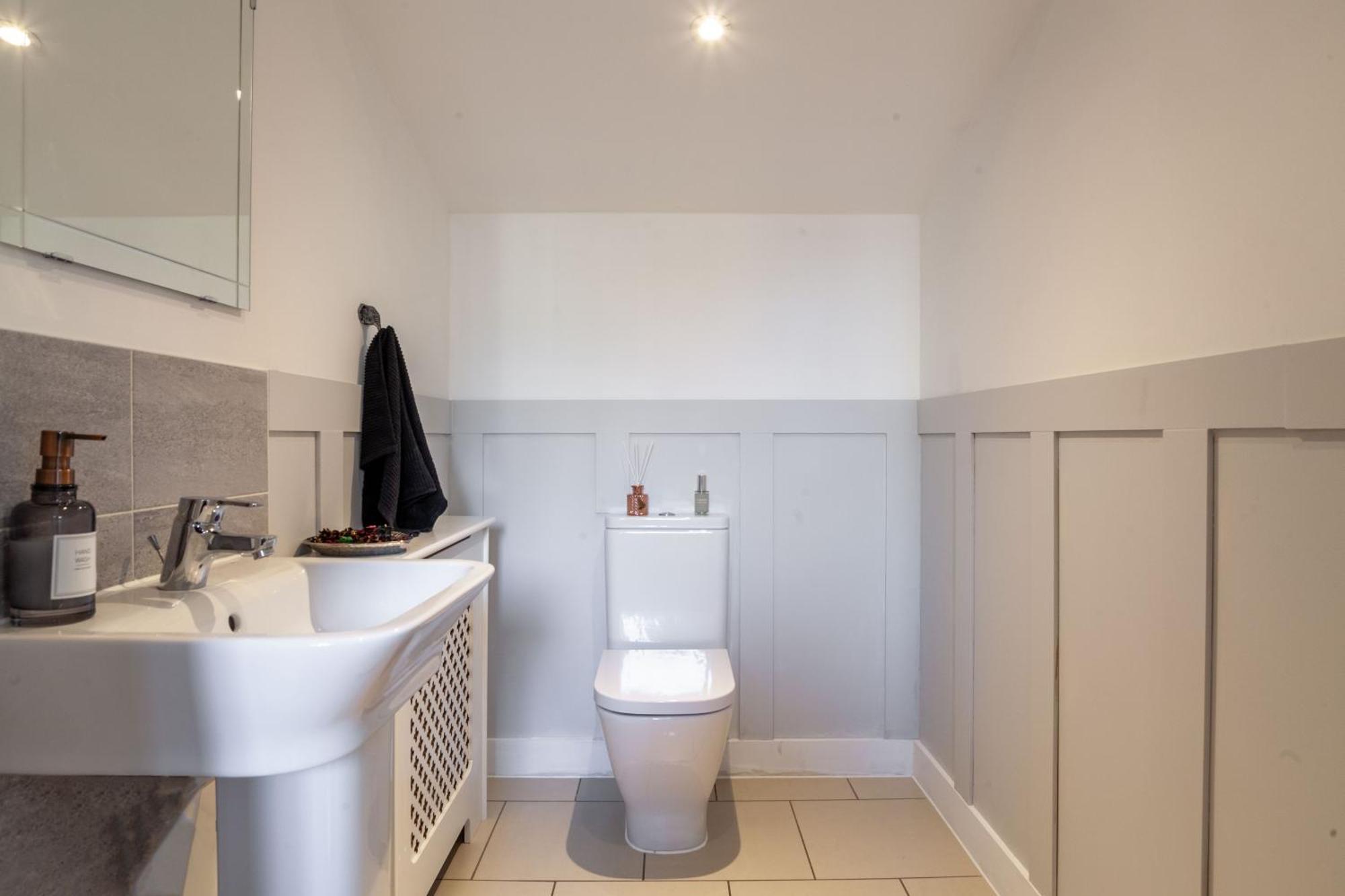 Modern 3 Bedroom House With Parking Bath Exterior foto